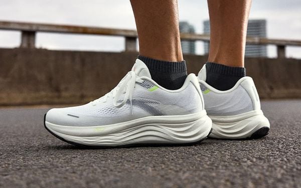 giày chạy bộ anta hạn chế đau bắp chân khi chạy bộ