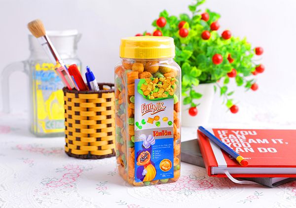 Snacks và đậu thập cẩm Tân Tân hộp 200g