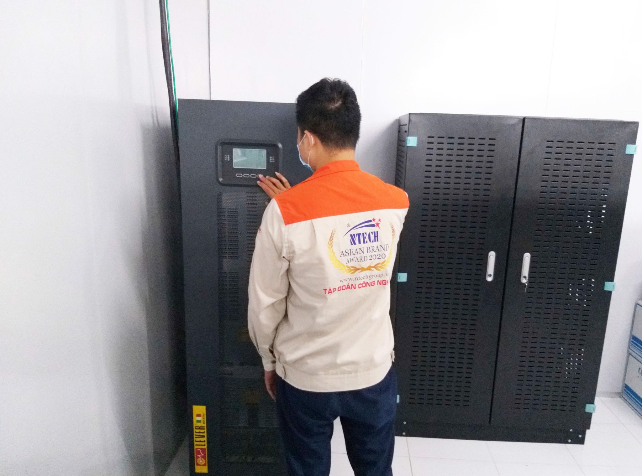 HOÀN THÀNH LẮP ĐẶT BỘ LƯU ĐIỆN UPS 60KVA TẠI NHÀ MÁY GỐM SỨ GRANITE VTC