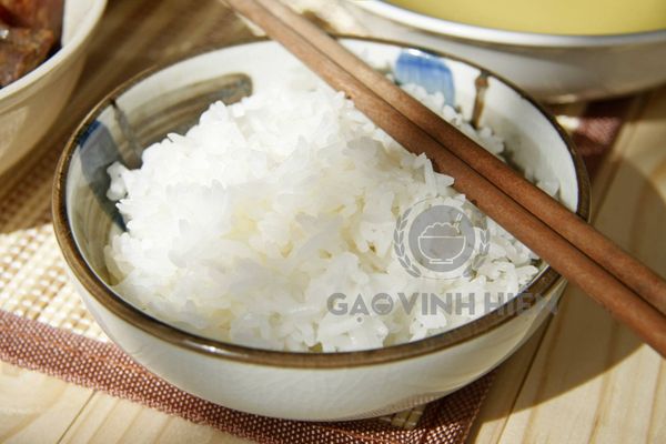 LÀM THẾ NÀO ĐỂ CHỮA CƠM SỐNG THẬT NHANH?