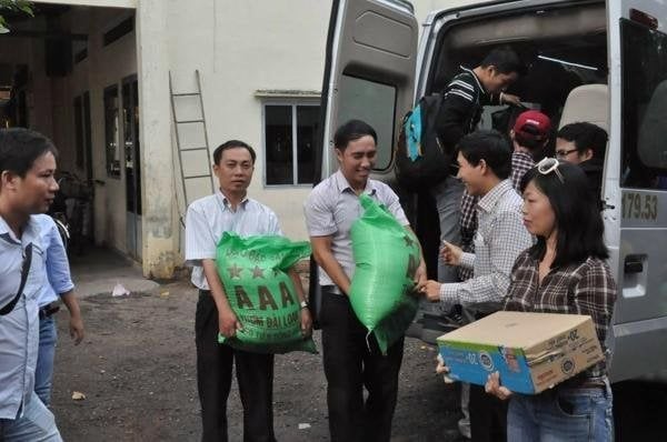 Gạo từ thiện giá chỉ từ 13.000 đồng