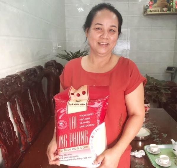 Cô Liên - quận 7, TP.HCM - lựa chọn gạo còn cám Lài Long Phụng cho gia đình mình gần 1 năm nay