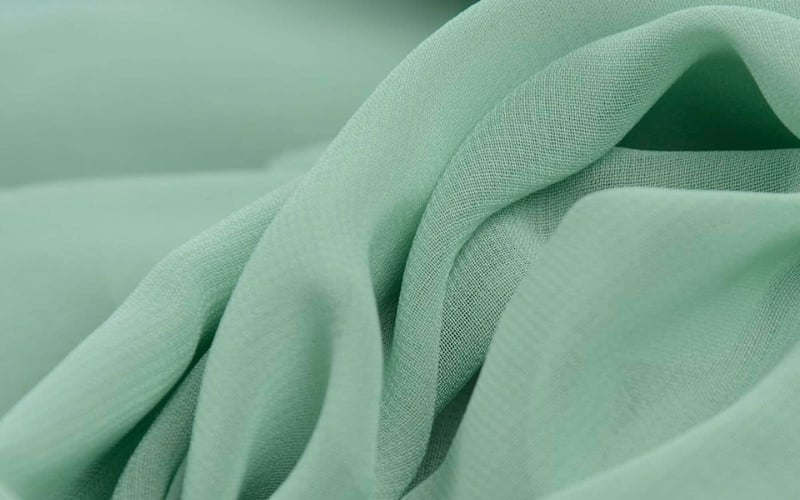 Vải voan cát là gì? Nguồn gốc, ưu nhược điểm và ứng dụng