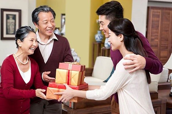 quà tết cho bố mẹ chồng