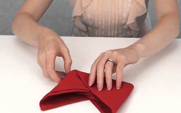 cách gấp khăn ăn kiểu châu âu