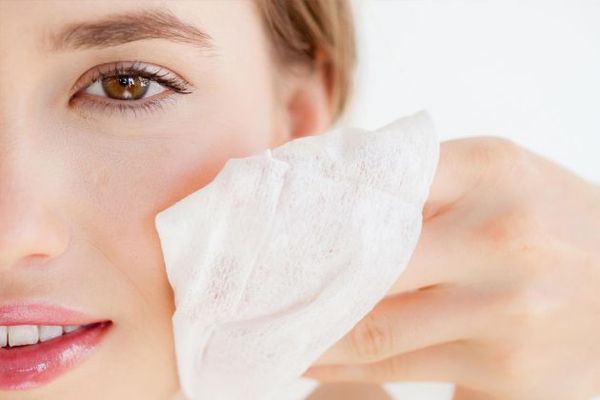Khăn giấy ướt tẩy trang