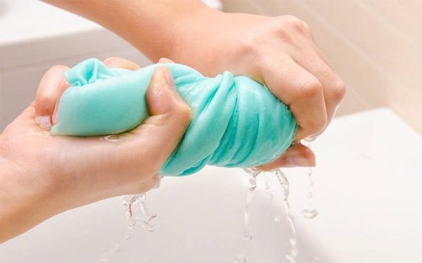 cách vệ sinh khăn lau bếp
