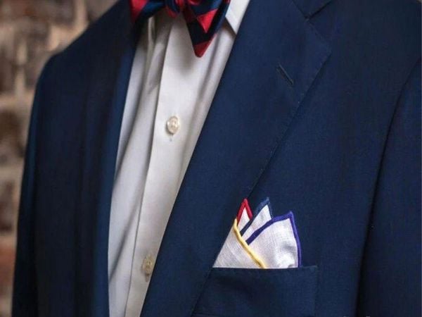 cách gấp khăn cài túi áo vest