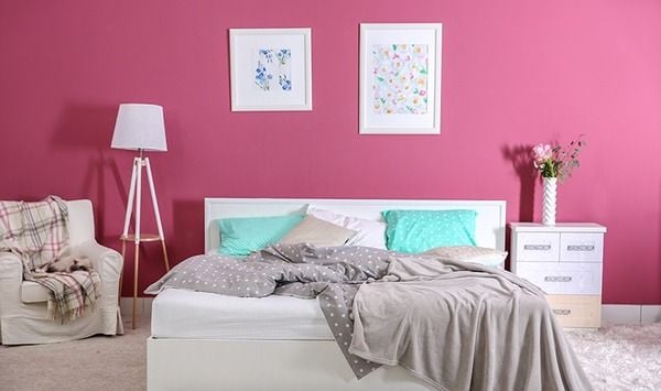 Mẫu phòng ngủ màu hồng đậm được nhiều bạn gái yêu thích