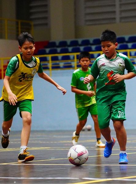 Giày đá banh Pan đế bằng được các bé sử dụng tại sân Futsal