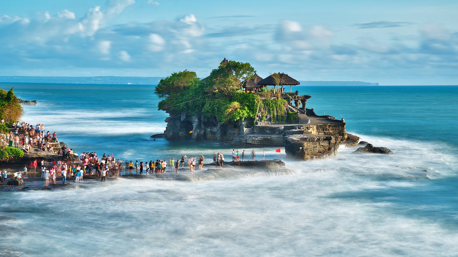 Mùa cao điểm du lịch Bali tại Đền Tanah Lot
