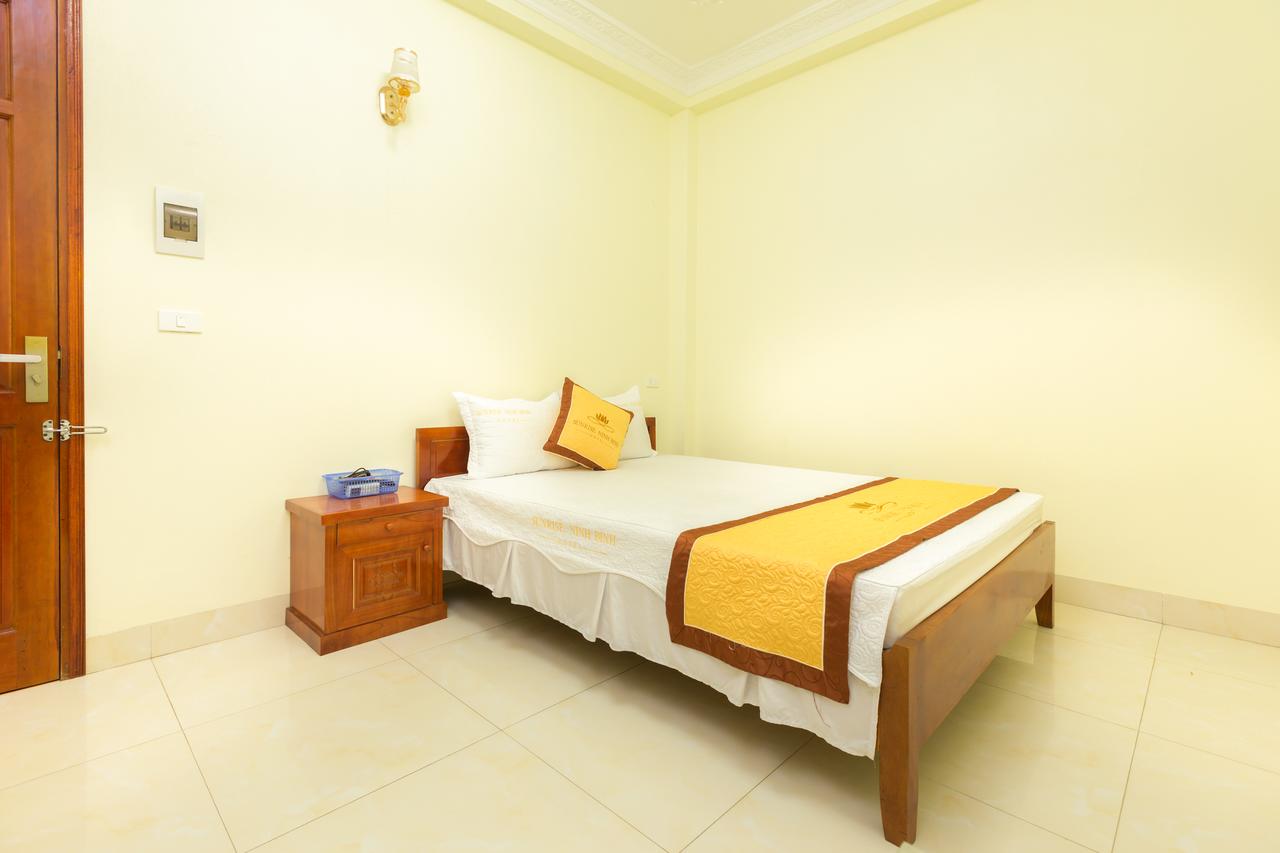 Phòng nghỉ 1 giường tại khách sạn Sunrise Ninh Bình khá rộng rãi, thoải mái