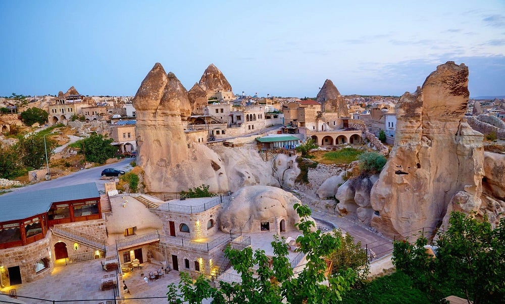 Thành phố Cappadocia trong lòng hang động với rất nhiều ngôi nhà, khách sạn, nhà thờ được thiết kế độc đáo