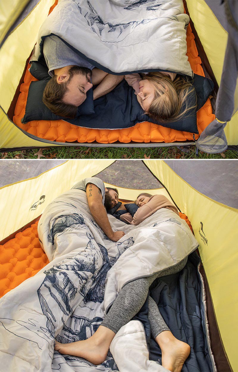 đôi nam nữ sử dụng chung túi ngủ trải cùng đệm hơi trong lều cắm trại