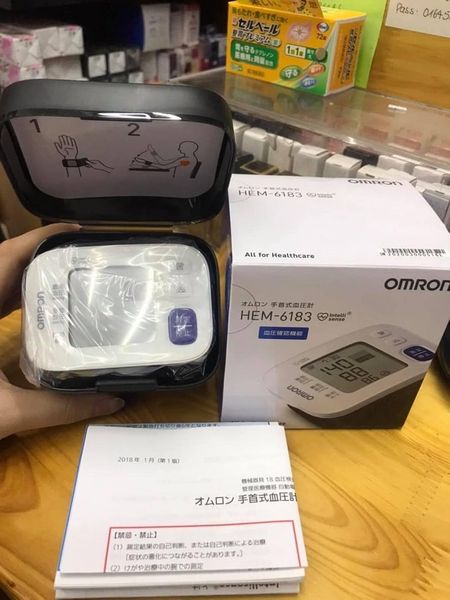 Máy đo huyết áp cổ tay Omron Hem-6183