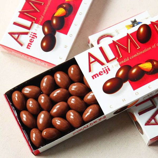 Socola bọc hạnh nhân Meiji Almond 79g