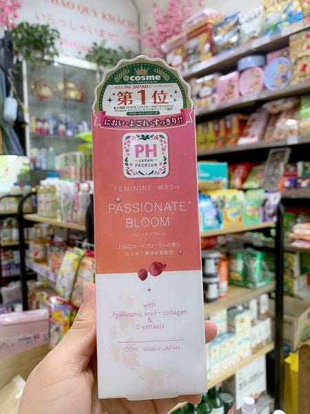 Dung dịch vệ sinh phụ nữ PH Care Hương hoa