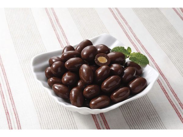 Socola bọc hạnh nhân Meiji Almond 79g