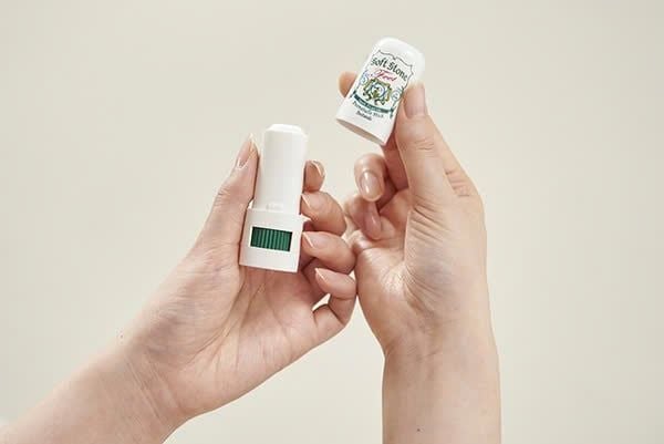 Lăn khử mùi đá khoáng kháng khuẩn giảm mồ hôi chân Soft Stone 7g