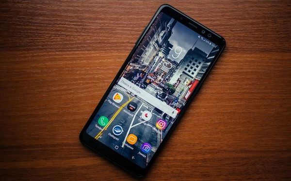 samsung-galaxy-a6-plus-man-hinh