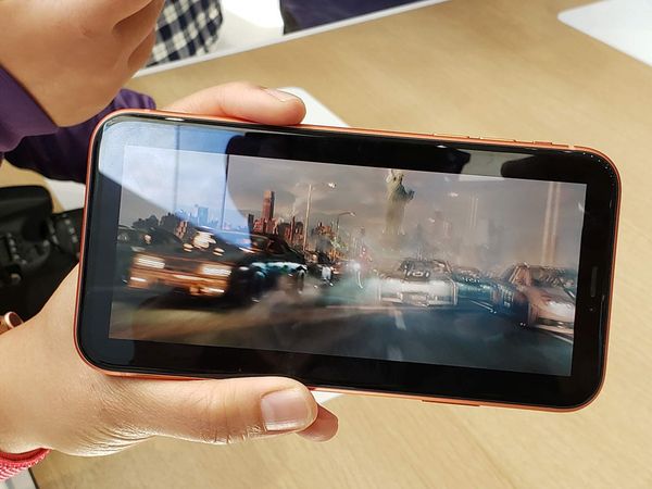 iphone-xr-man-hinh