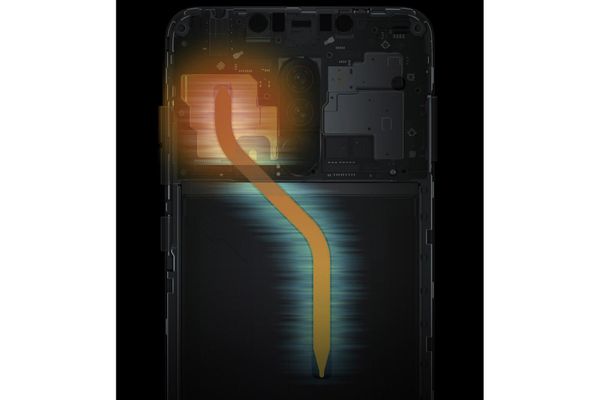 xiaomi-pocophone-f1-tan-nhiet