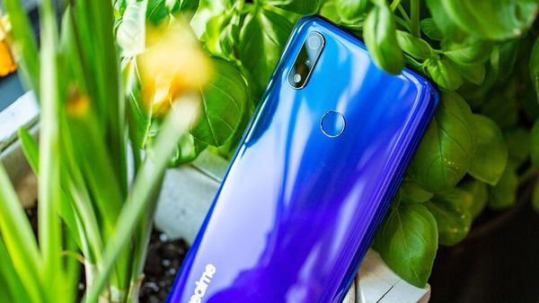 Realme 3 Pro thiet ke