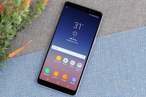 samsung-galaxy-a8-plus-man-hinh