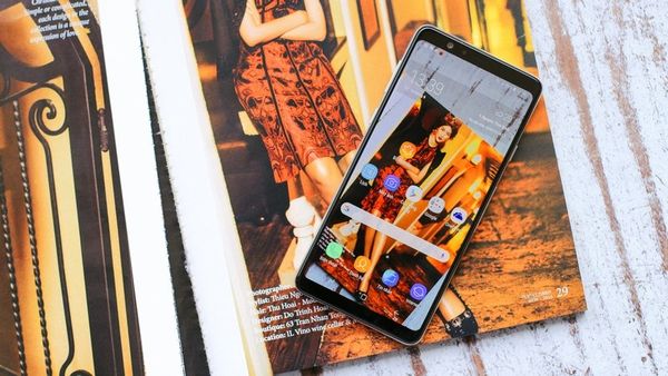 samsung-a8-star-man-hinh