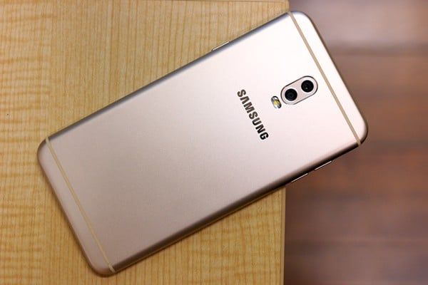 samsung-j7-plus-thiet-ke