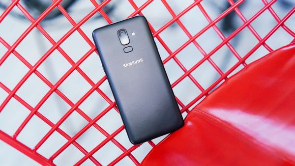 samsung-galaxy-j8-thiet-ke