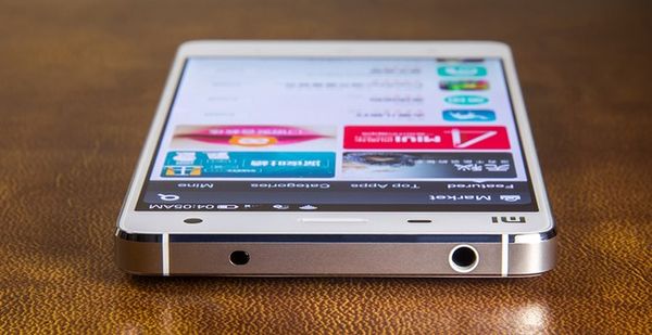 thiết kế 2 Xiaomi Mi 4 Ram 2GB Rom 16GB
