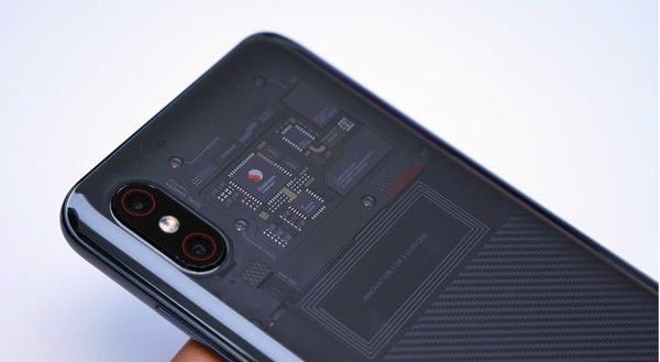 xiaomi-mi-8-explorer-edition-thiet-ke