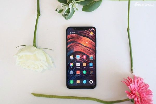 xiaomi-mi-8-thiet-ke