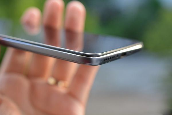 xiaomi-pocophone-f1-thiet-ke
