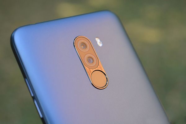 xiaomi-pocophone-f1-camera-truoc