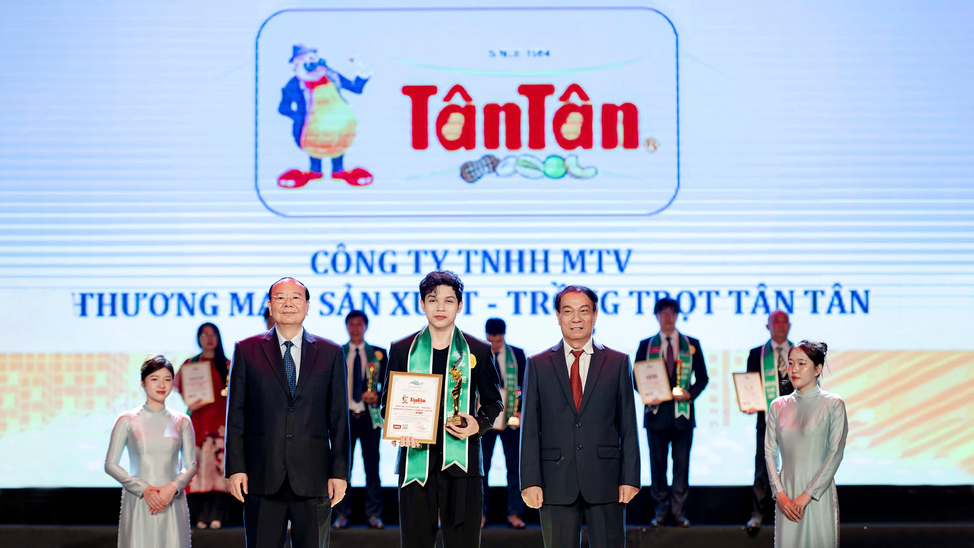 TÂN TÂN XUẤT SẮC LỌT “TOP 10 THƯƠNG HIỆU TIÊU BIỂU CHÂU Á - THÁI BÌNH DƯƠNG NĂM 2024”