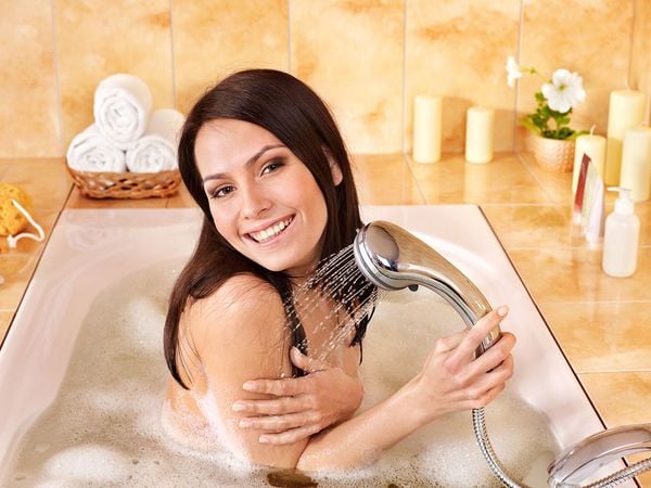 5 thói quen khi tắm gây hại cho da