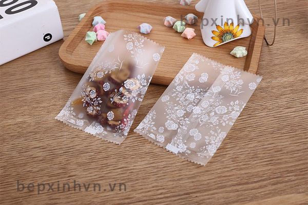 Túi bánh kẹo hàn mờ hoa hồng trắng 7x10cm – bepxinhvn