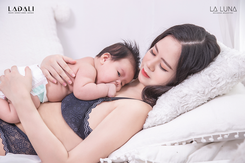 chọn đồ lót chụp ảnh bầu