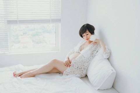 chọn đồ lót chụp ảnh bầu