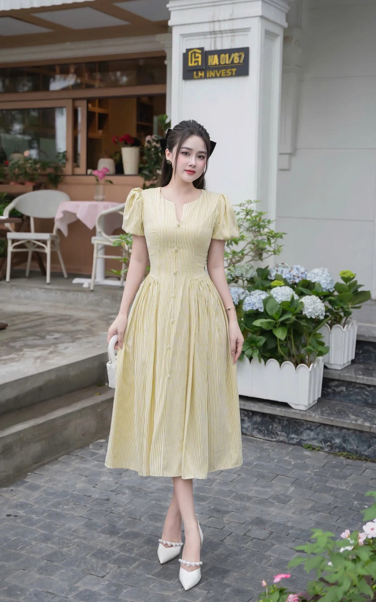 dạo phố mùa hè cùng đầm xòe tay bồng cổ v