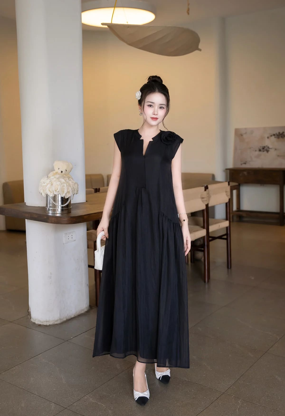 dạo phố mùa hè cùng đầm maxi dáng suông đính hoa