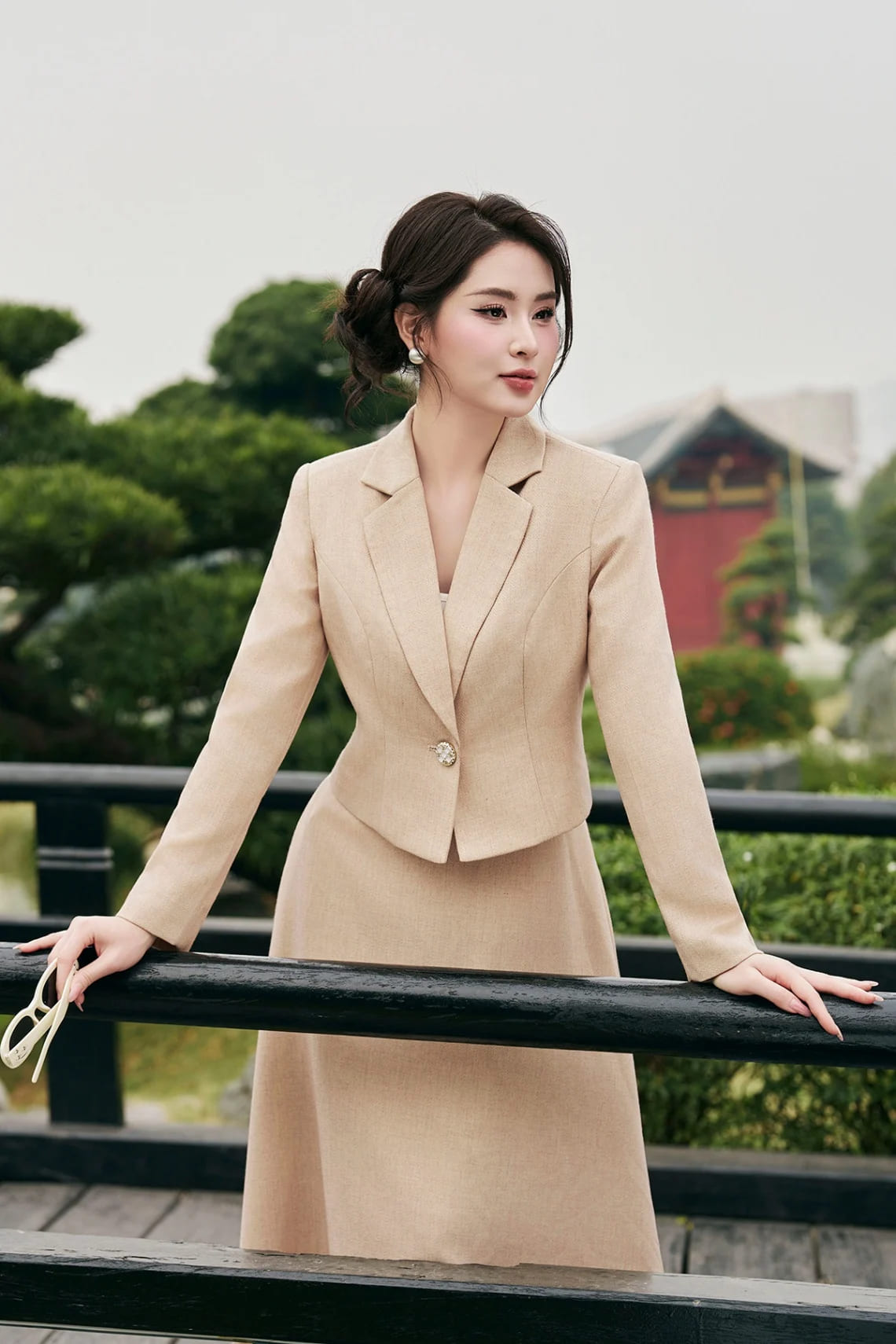 vest tone be tay dài cài cúc phối chân váy