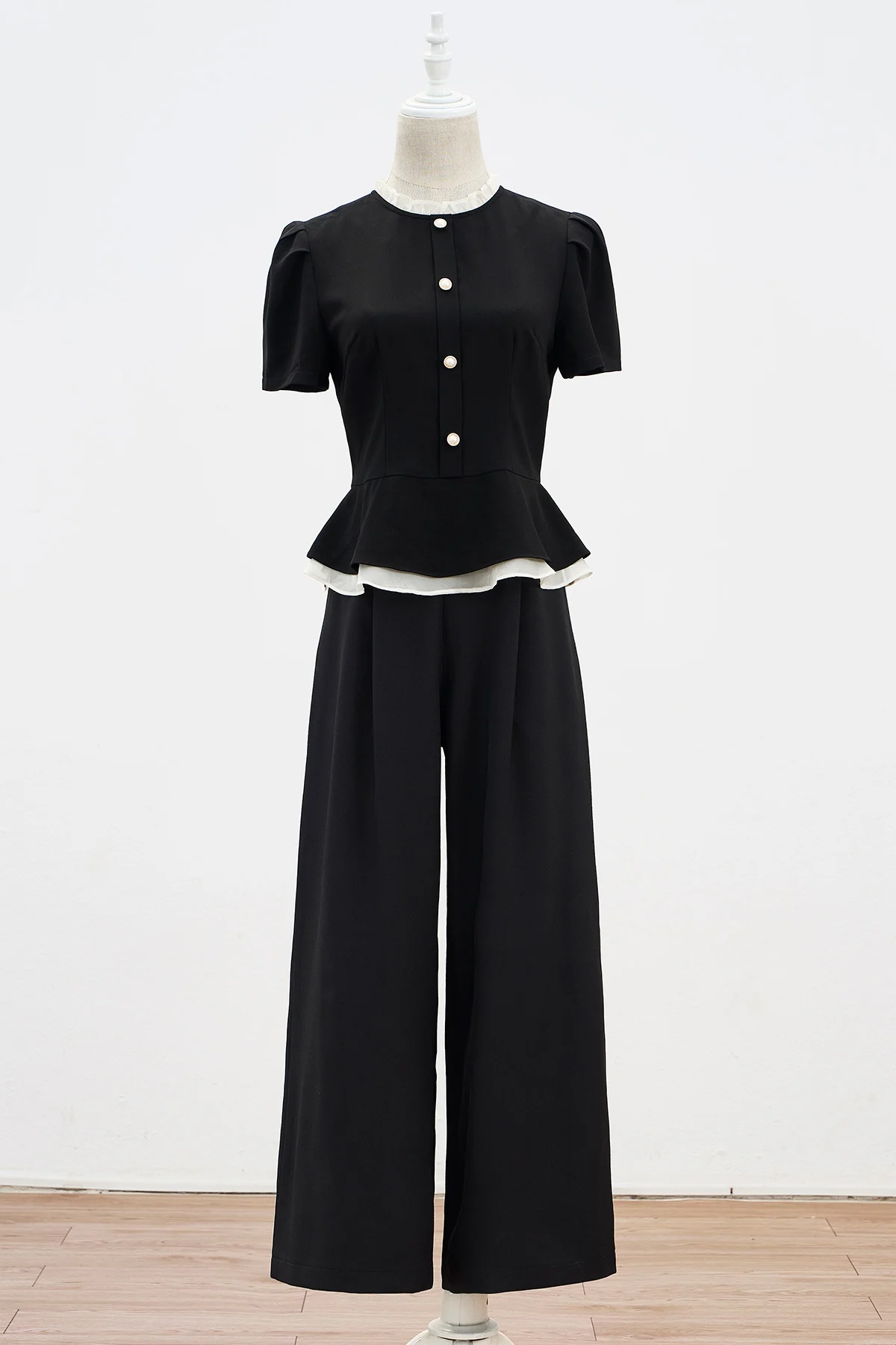 Áo peplum duyên dáng và thanh lịch
