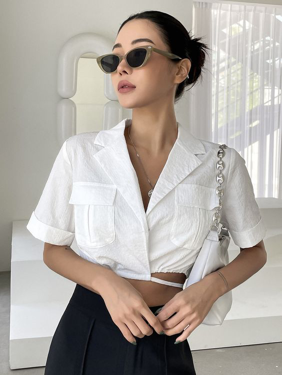 Phối sơ mi trắng croptop phong cách hiện đại, cá tính