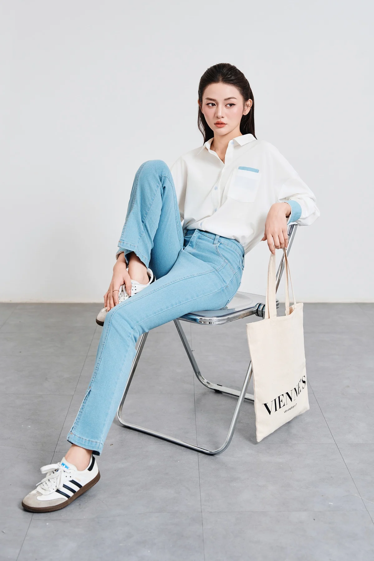 Sơ mi phối quần jeans phong cách casual