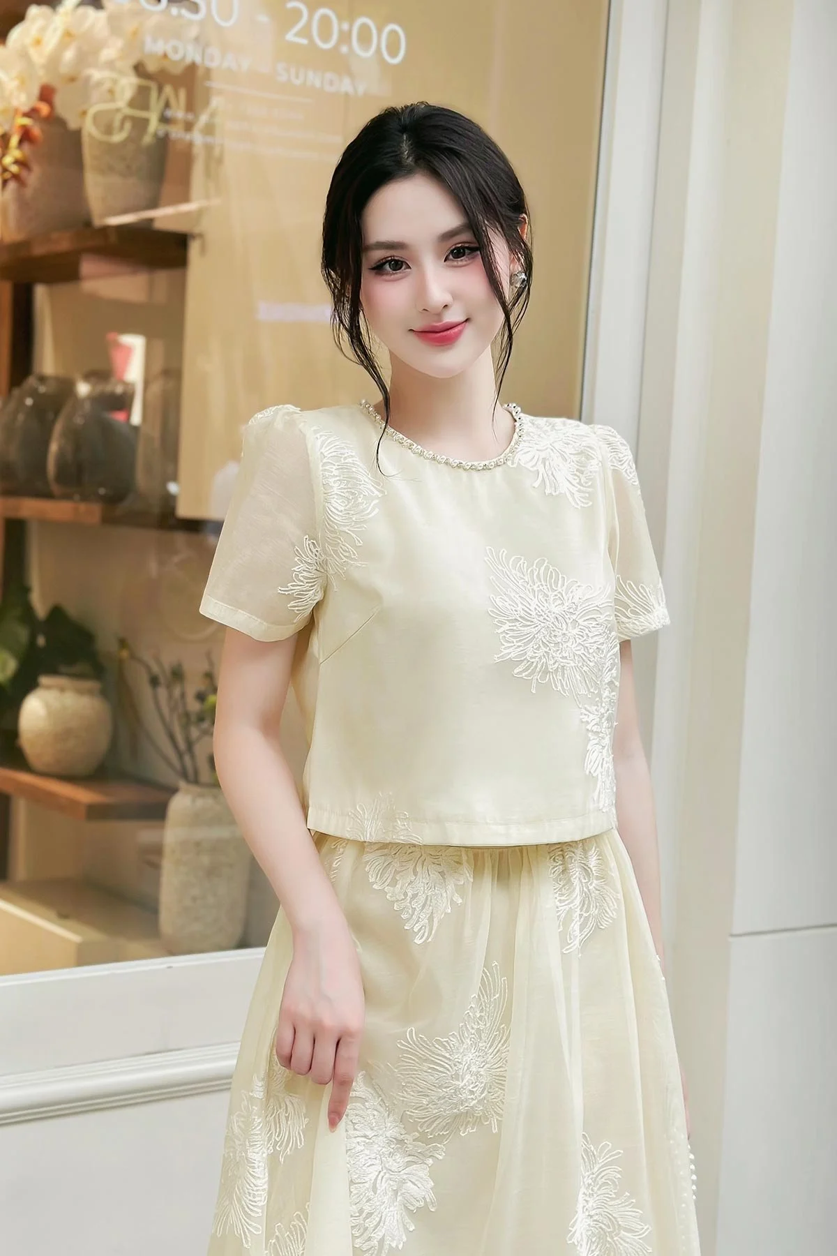 Áo kiểu cổ tròn đơn giản