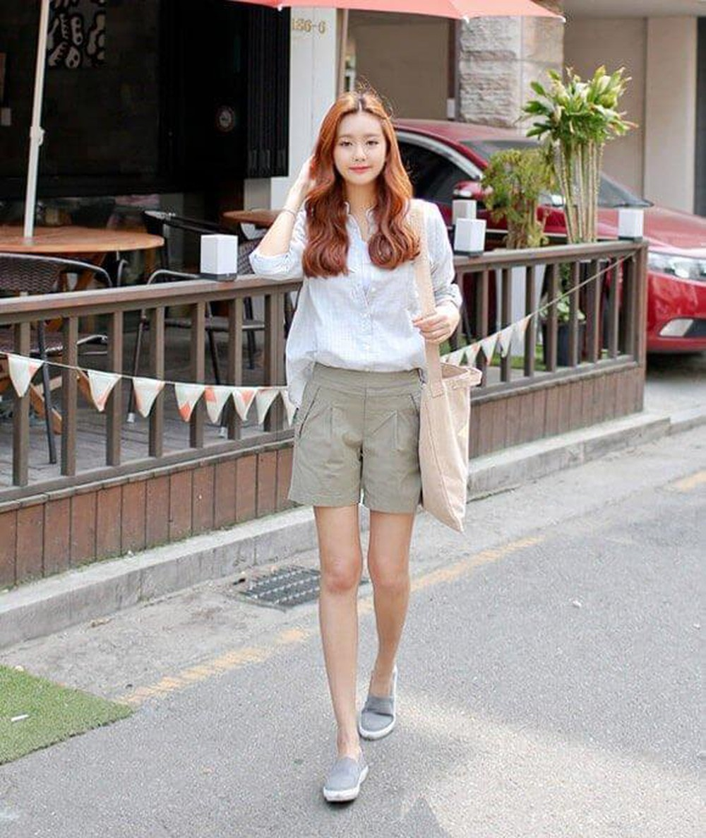 Short kaki mix áo sơ mi vừa phong cách, vừa thanh lịch