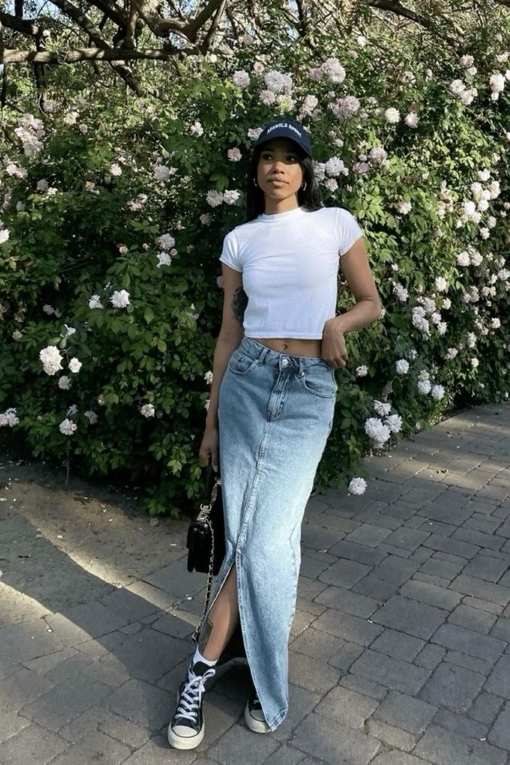 Phối croptop với chân váy denim style năng động, trẻ trung
